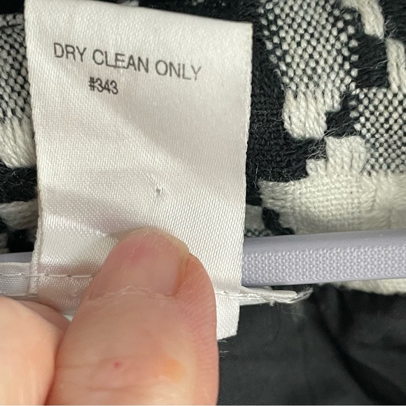 Vintage Chic Black and White Houndstooth Blazer - Picture 3 of 11